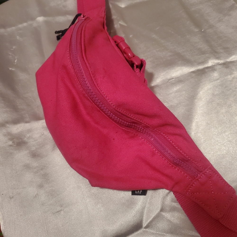 Gap fanny pack
